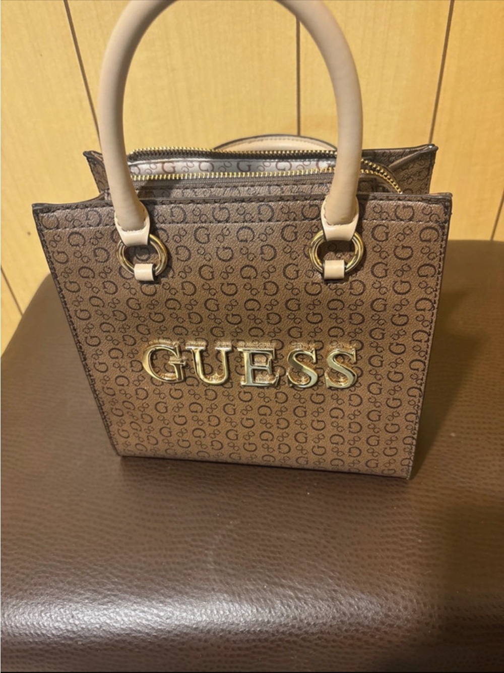 Women Guess purse